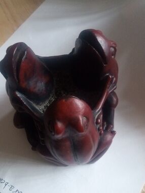 SPI San Pacific Red And Black Frog Trio